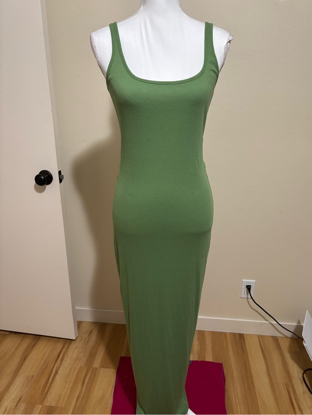 Scoop Neck Olive Maxi Dress — Sleek Everyday Style